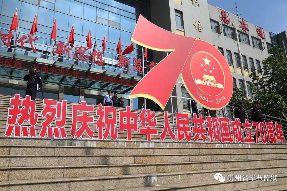 逃离昏暗下的小村